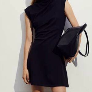 Elegant Black Sleeveless Dress. HM